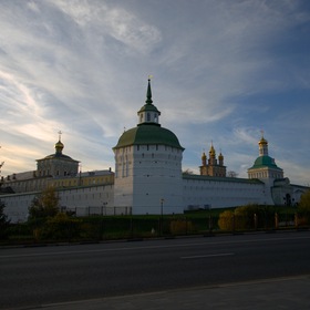 Свято-Троицкая Сергиева лавра на закате. 8 октября 2022 года